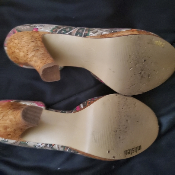 Multi color heels - Picture 2 of 4